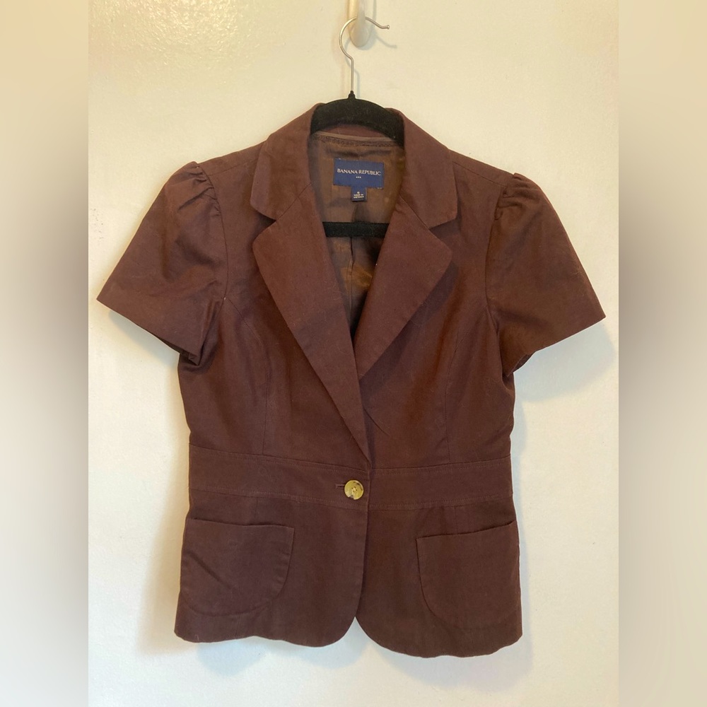 Short sleeve linen blazer in brown perfect for warm weather
